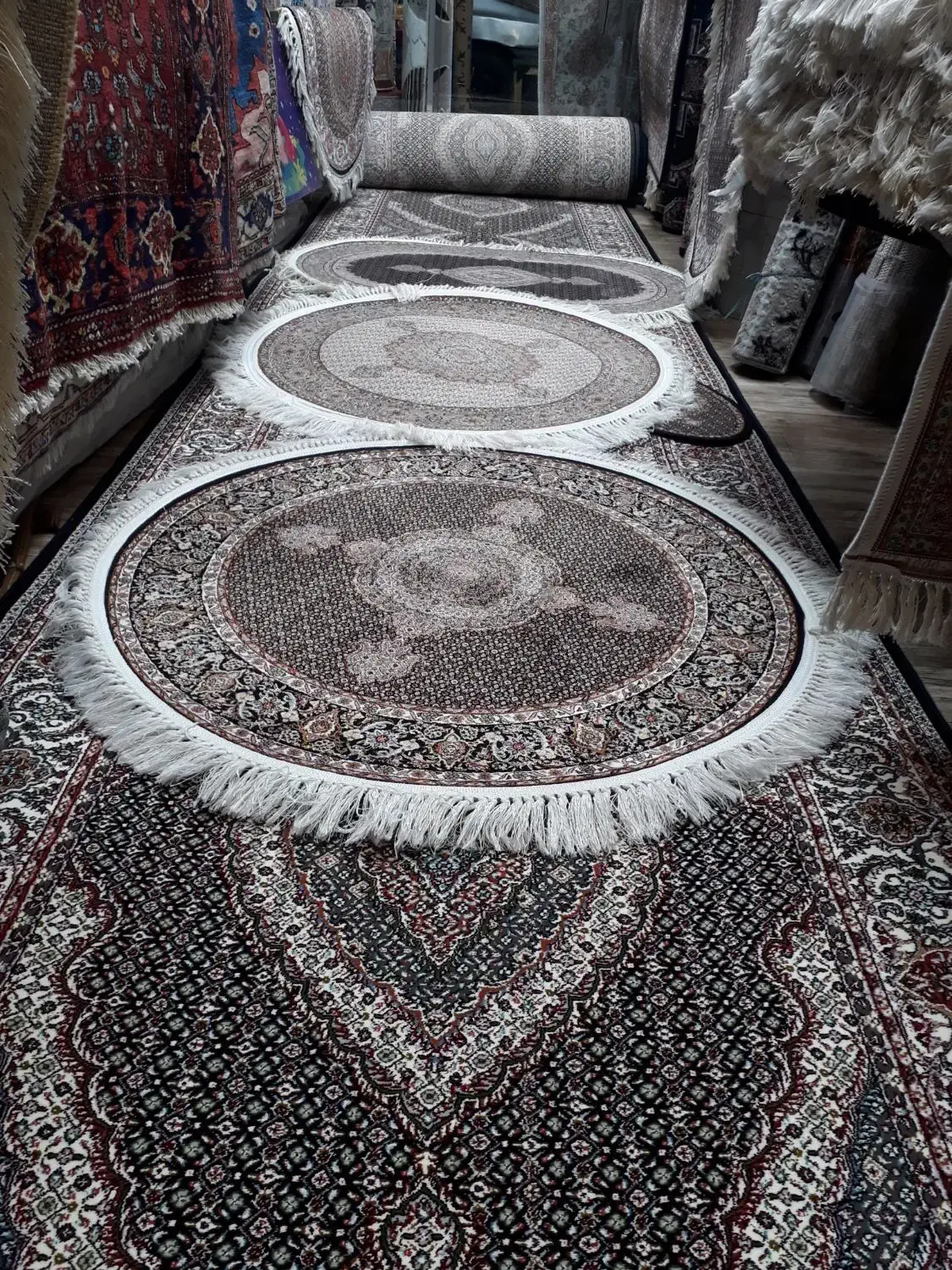 فرش دایره ۱×۱ ماهی ست ماهی کرم و ماهی اصیل|فرش|تبریز, |دیوار
