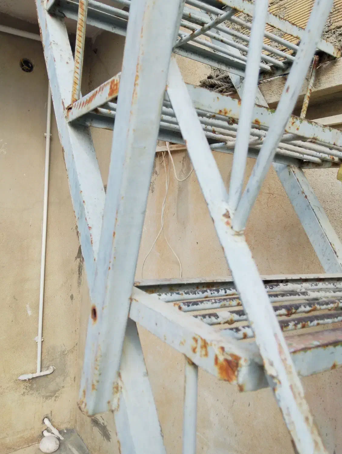 پله آهنی|مصالح و تجهیزات ساختمان|زاگرس, |دیوار