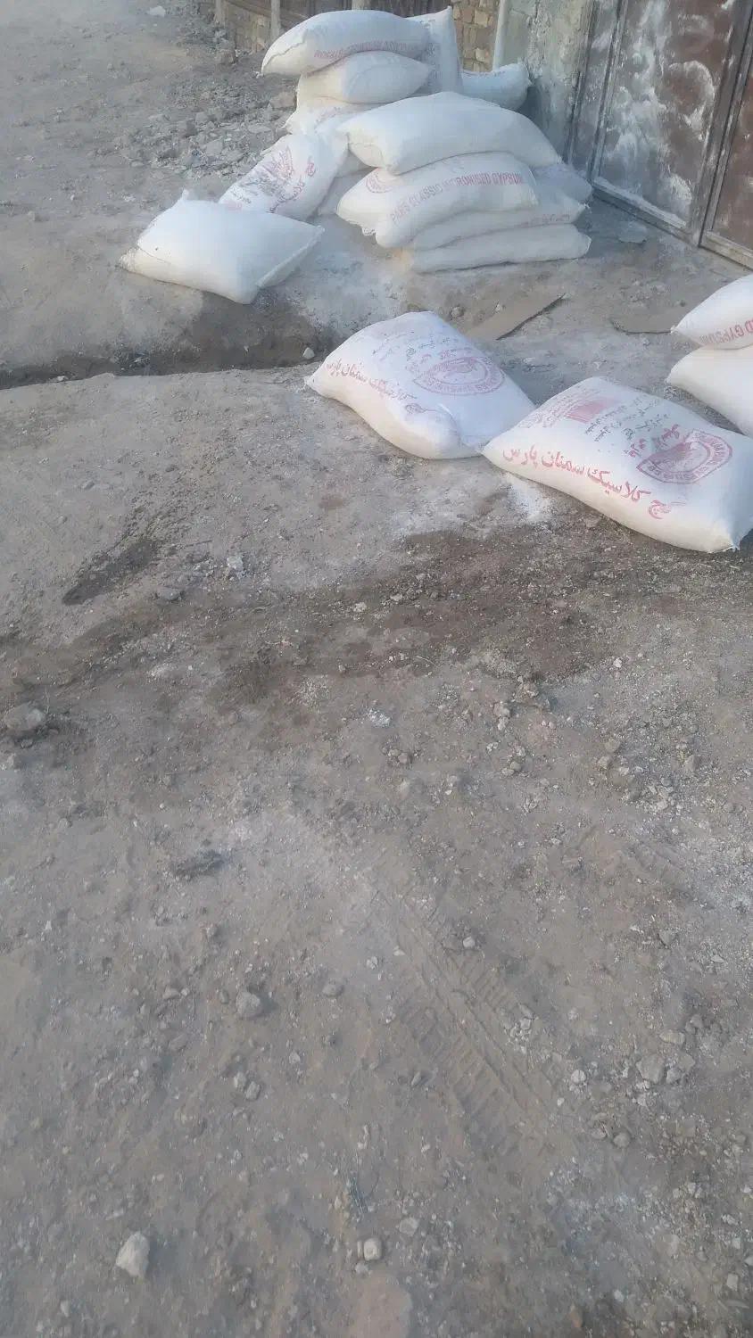 کارگرساده کنتراتی حمل مصالح ازپله ماسه گچ هستم|خدمات پیشه و مهارت|زاهدان, |دیوار