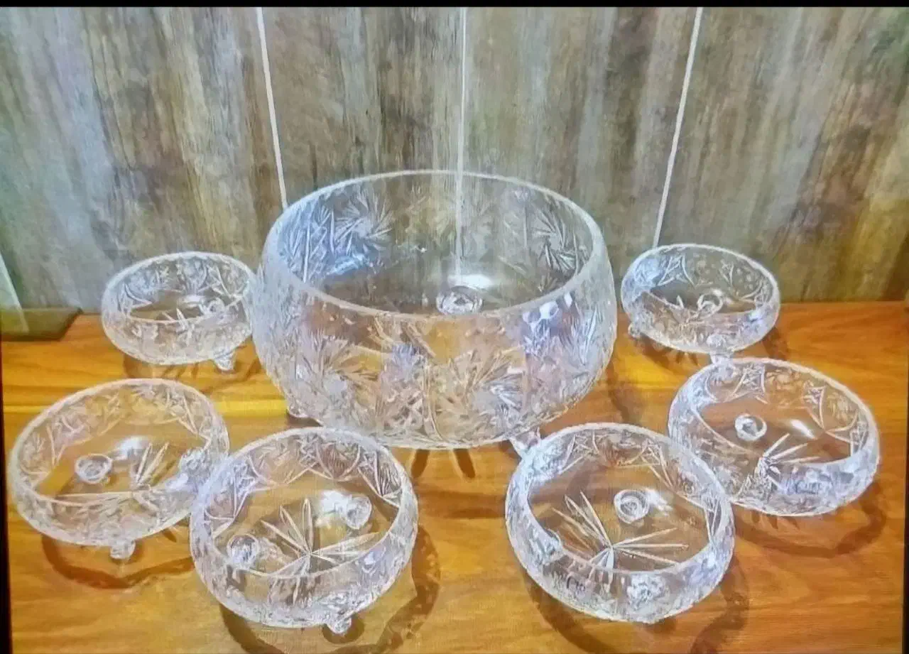 تعدادی کریستال اصل شیک و آنتیک|ظروف سرو و پذیرایی|شیراز, تندگویان|دیوار