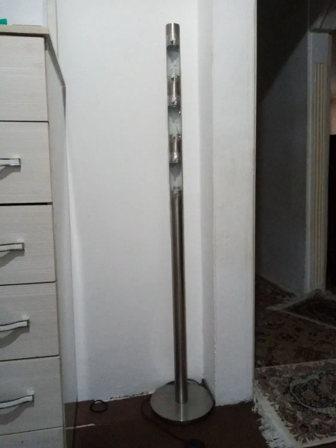 یک عدد آباژور ایستاده با رویه استیل بفروش میرسد|چراغ خواب و آباژور|مشهد, رضاشهر|دیوار