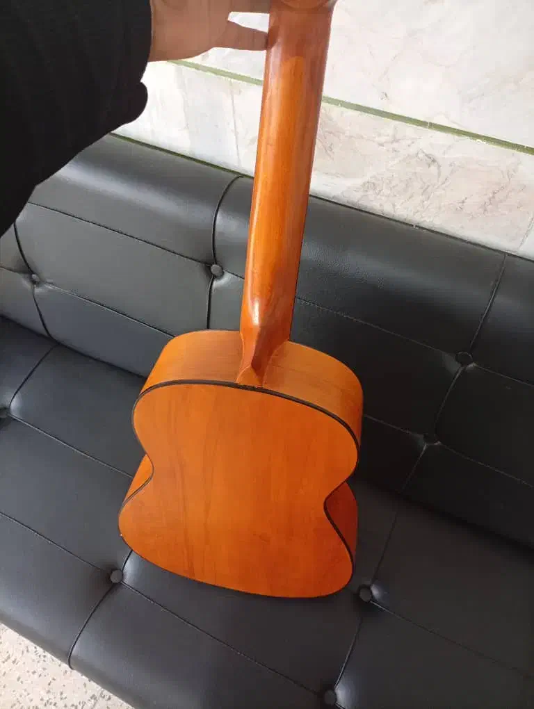 گیتار کلاسیک ایرانی خوش صدا در حد آکبند|گیتار، بیس، امپلیفایر|تبریز, |دیوار