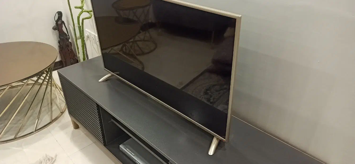 تلویزیون|تلویزیون و پروژکتور|پرند, فاز ۳|دیوار