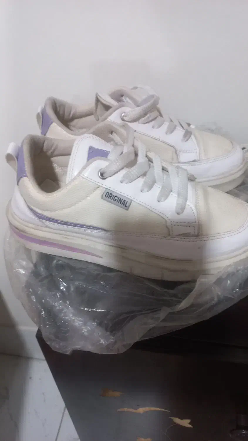 کتونی|کیف، کفش، کمربند|سمنان, |دیوار