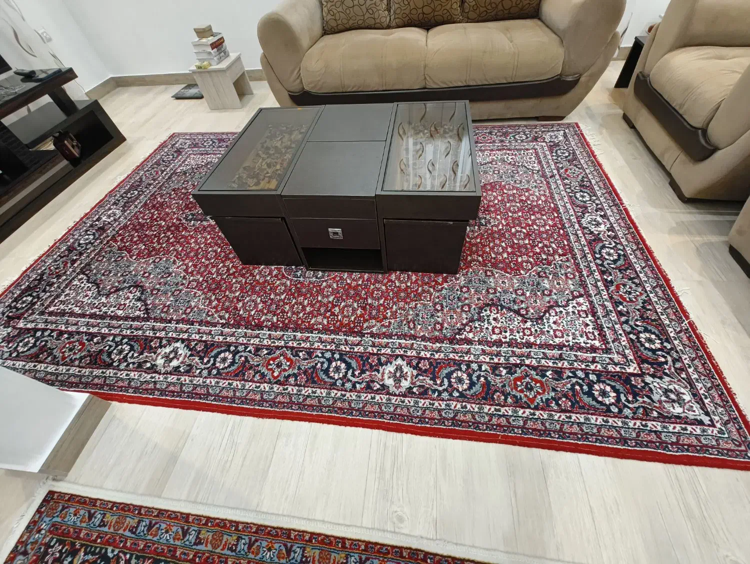 جلو مبلی به همراه ۴ عسلی|مبلمان خانگی و میز عسلی|صومعهسرا, |دیوار