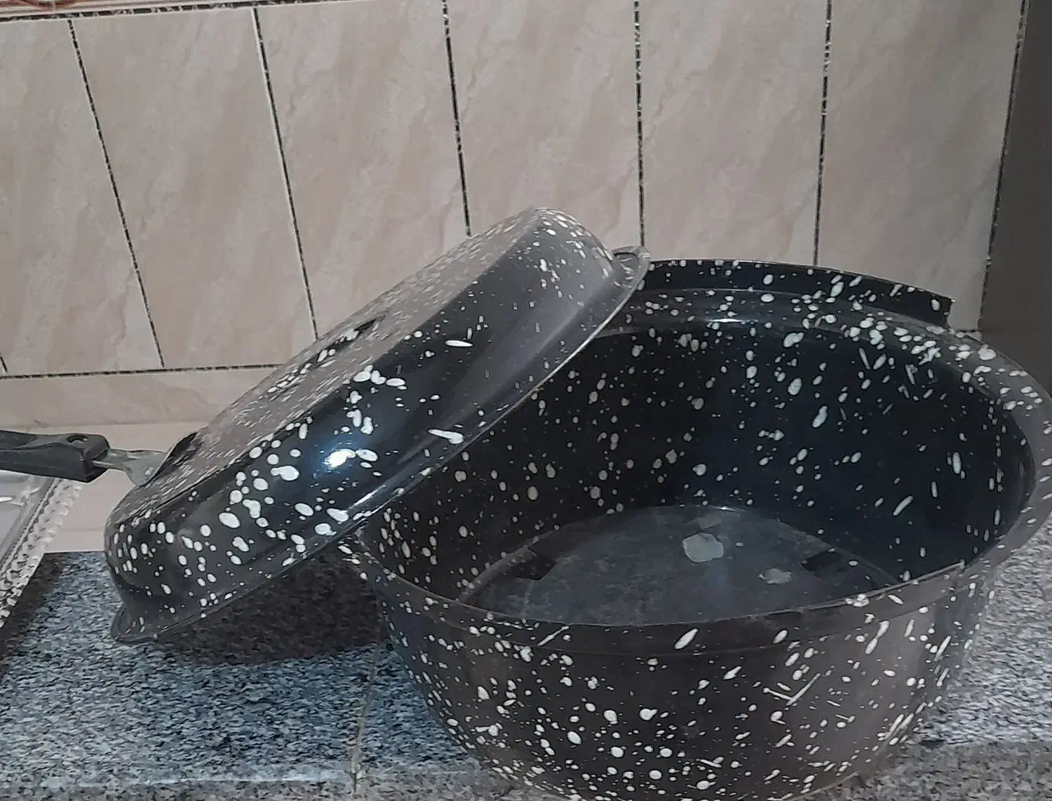 قابلمه کباب پز|ظروف پخت‌وپز|شیراز, دارالرحمه|دیوار