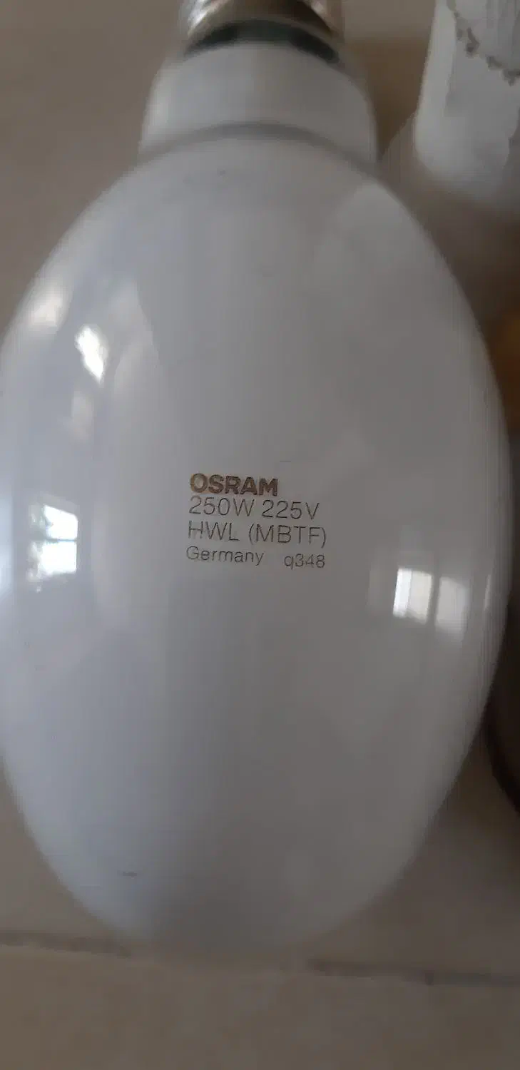 یک عدد لامپ گازی اوسرام ۲۵۰وات کارکرده و سالم|لامپ و چراغ|فولادشهر, A6|دیوار