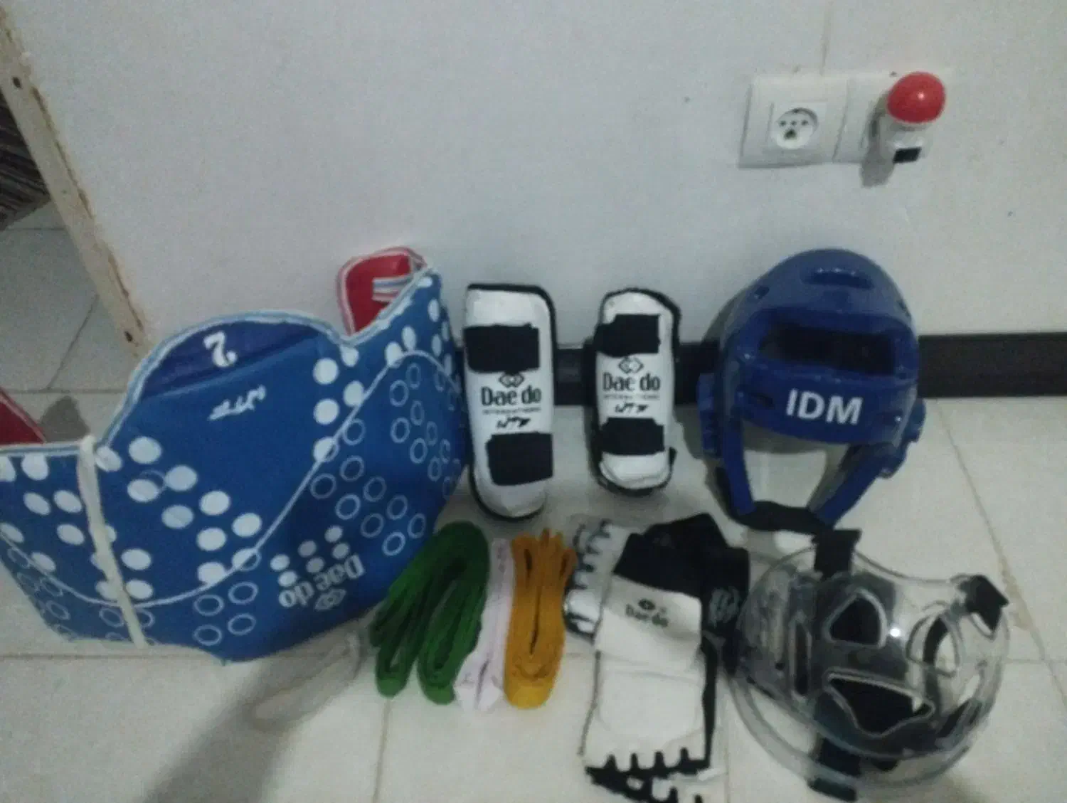 وسایل ورزشی|لباس|صفادشت, |دیوار