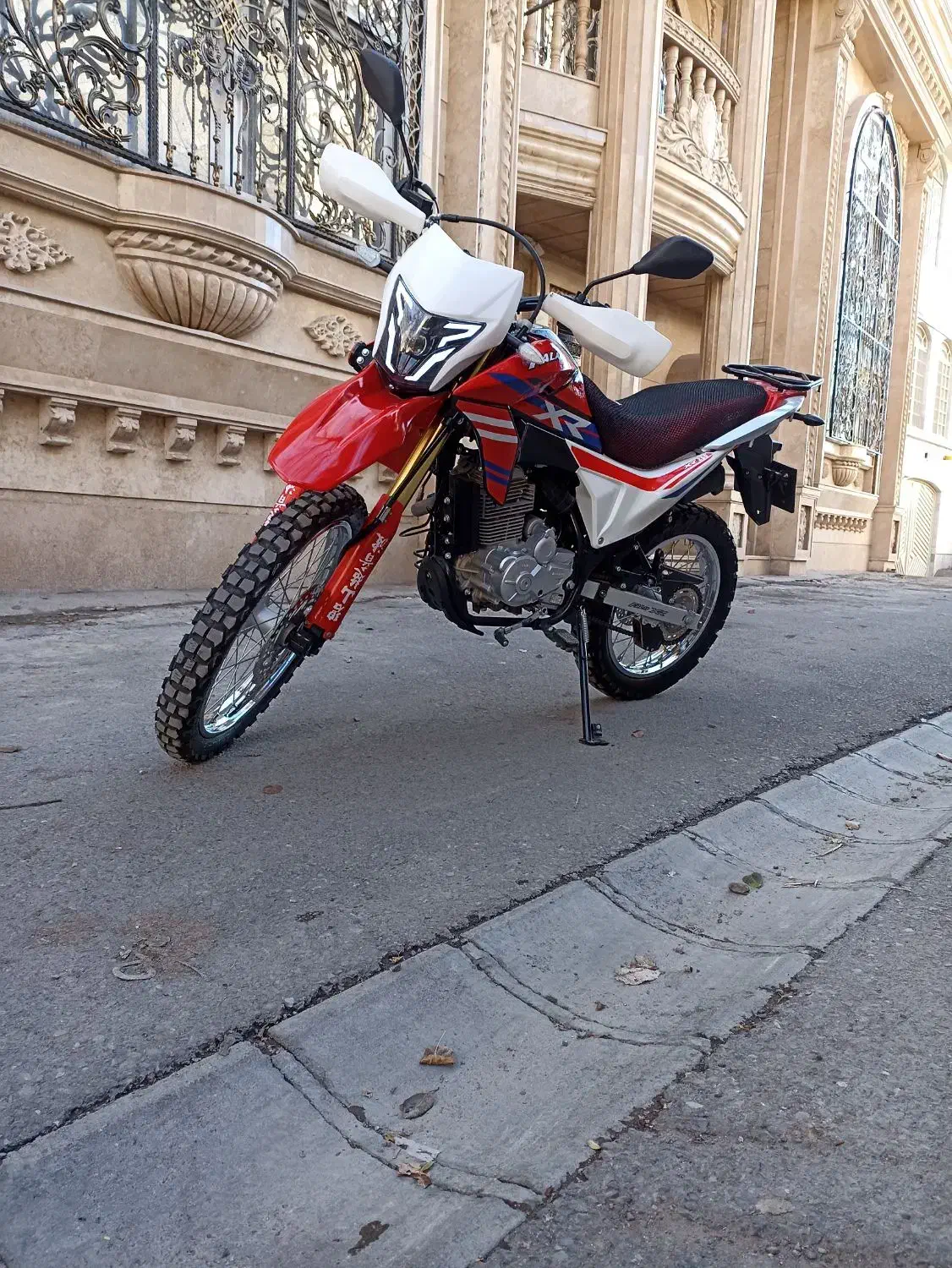 تریل فلات250XR|موتورسیکلت|میانه, |دیوار