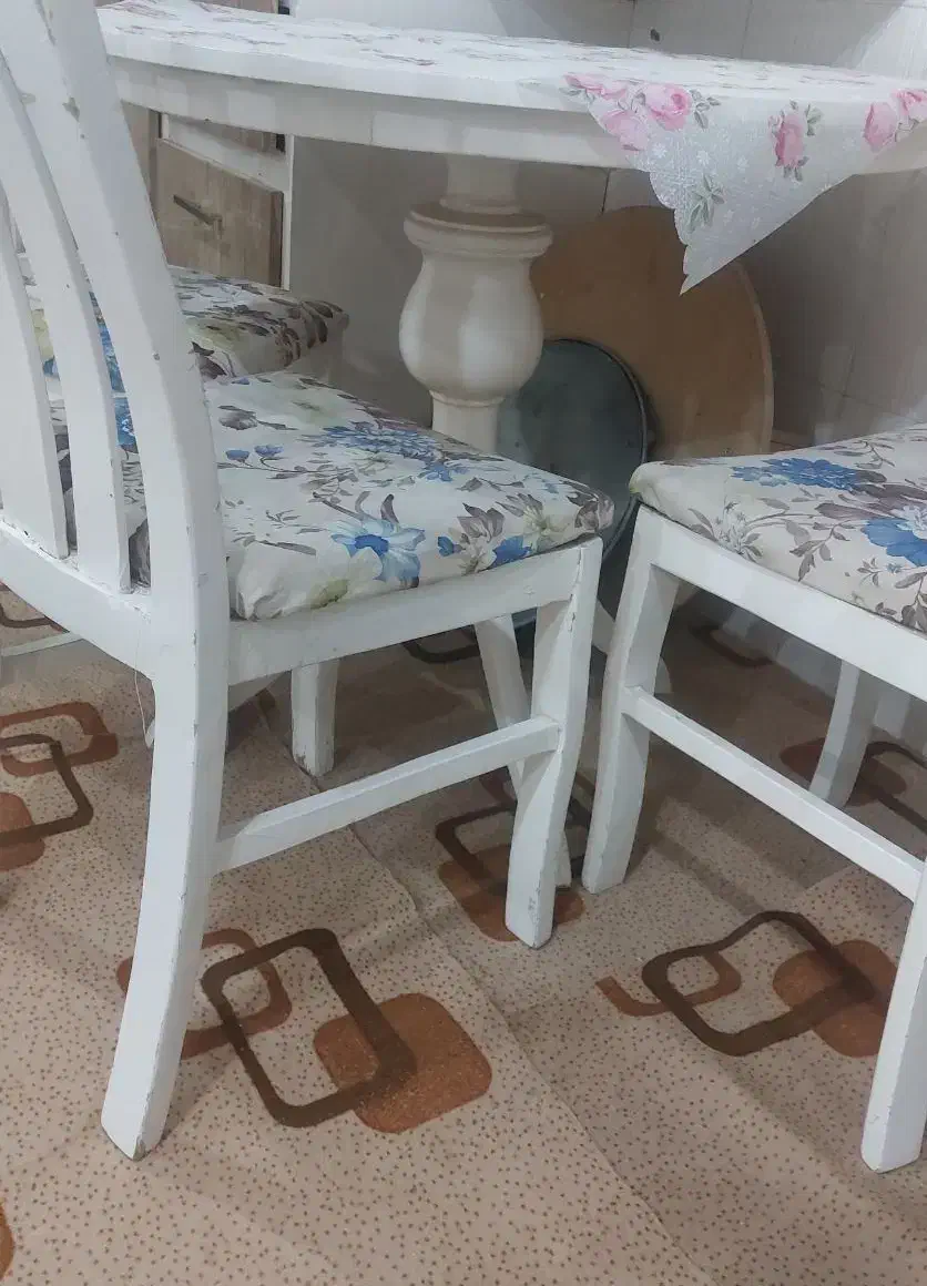 میز و ۳ عدد صندلی غذاخوری چوبی|میز و صندلی غذاخوری|جم, |دیوار