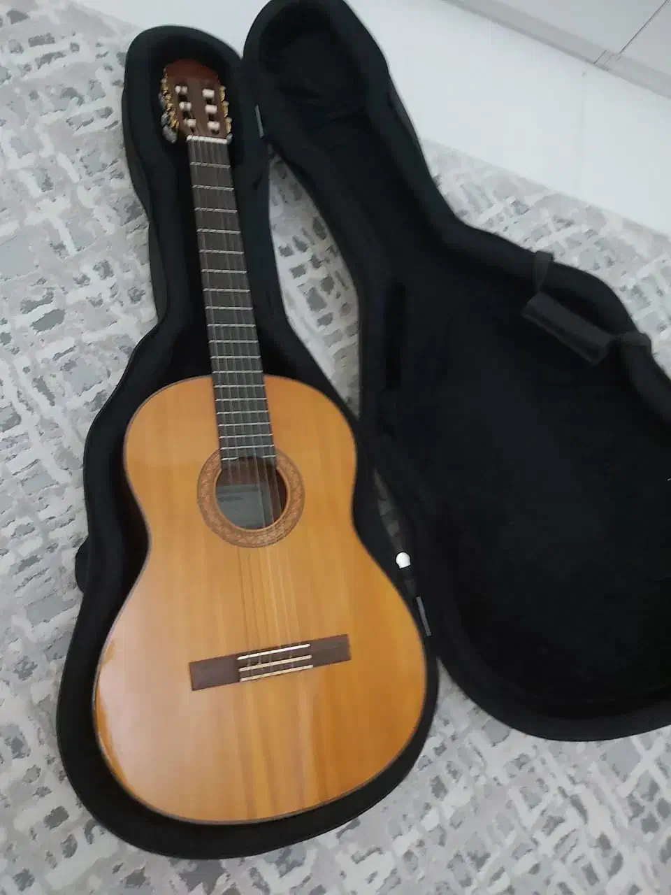 گیتار یاماها C 70|گیتار، بیس، امپلیفایر|ساری, |دیوار