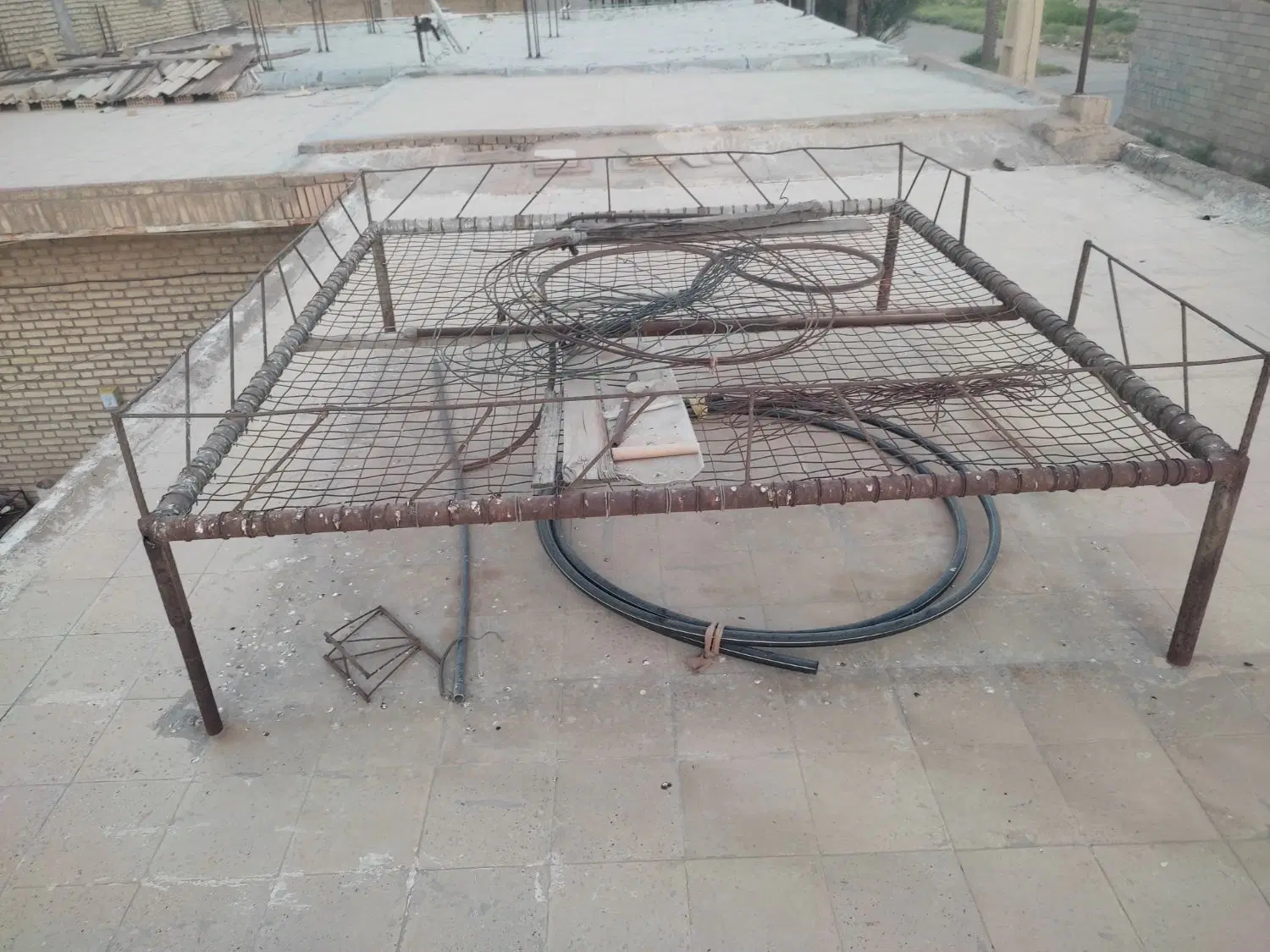 تخت سیمی|تخت و سرویس خواب|باوی, |دیوار