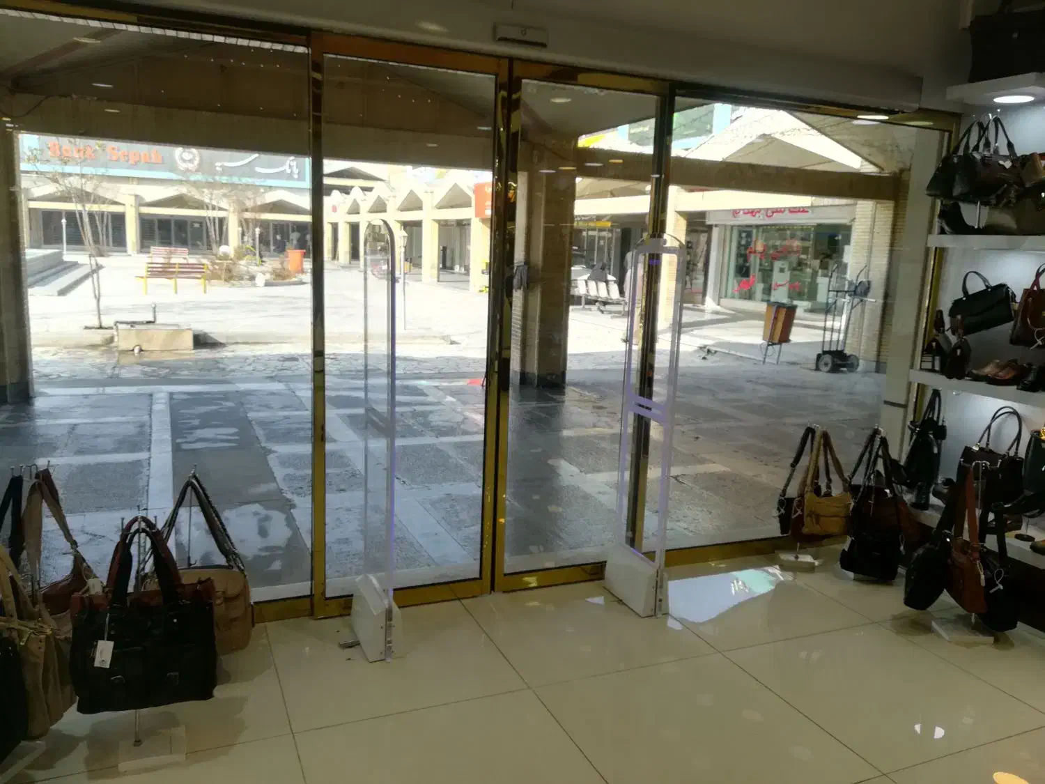 شیشه سکوریت برقی ریلی اتوماتیک|خدمات پیشه و مهارت|اصفهان, جلفا|دیوار