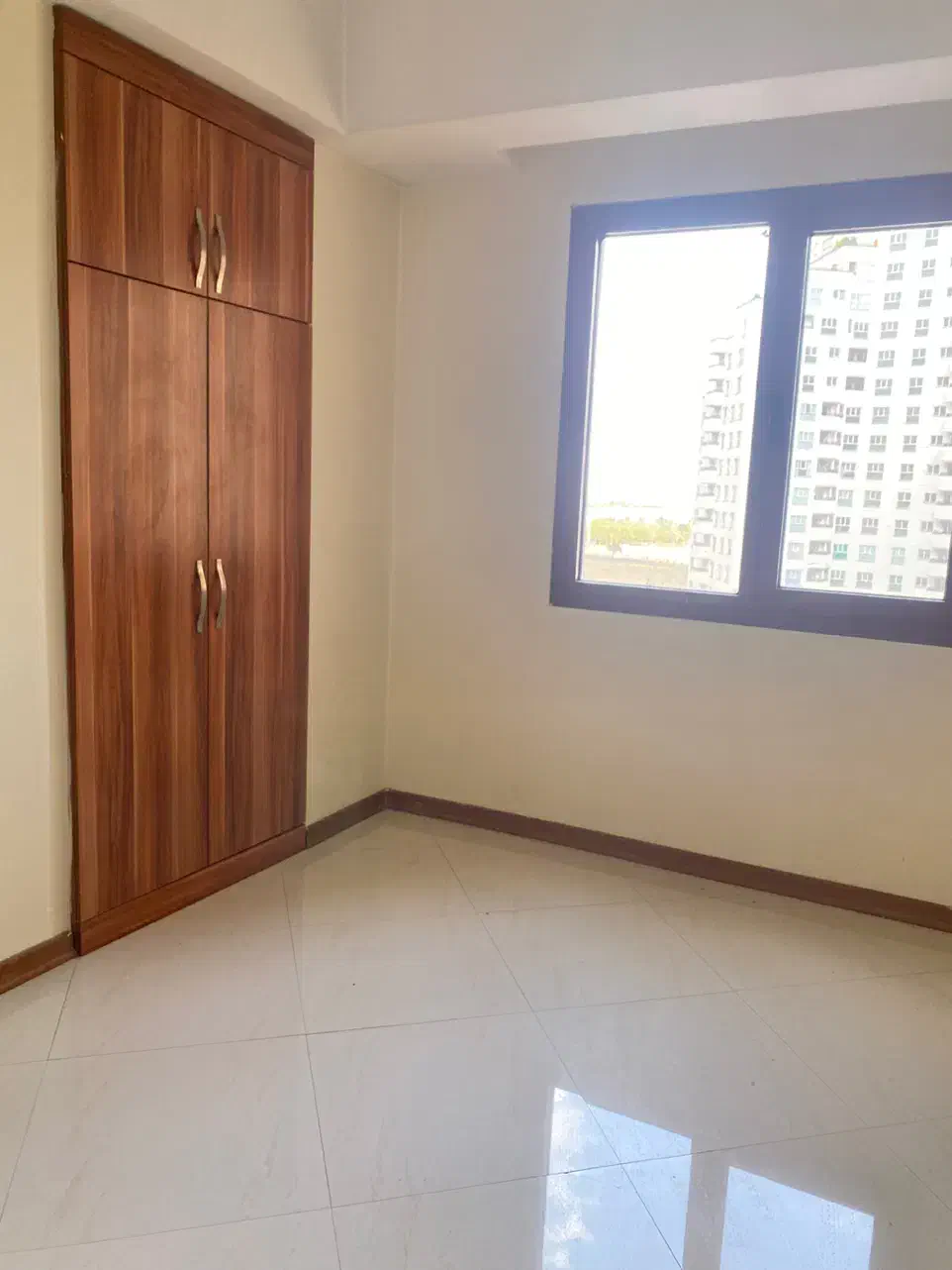 آپارتمان ۱۴۵متری سه خواب غرب دریاچه