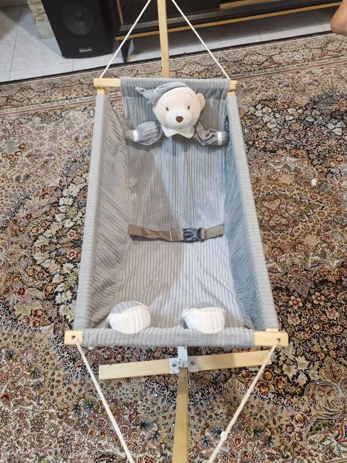 گهواره ننو|تخت و سرویس خواب|ری, شهادت|دیوار