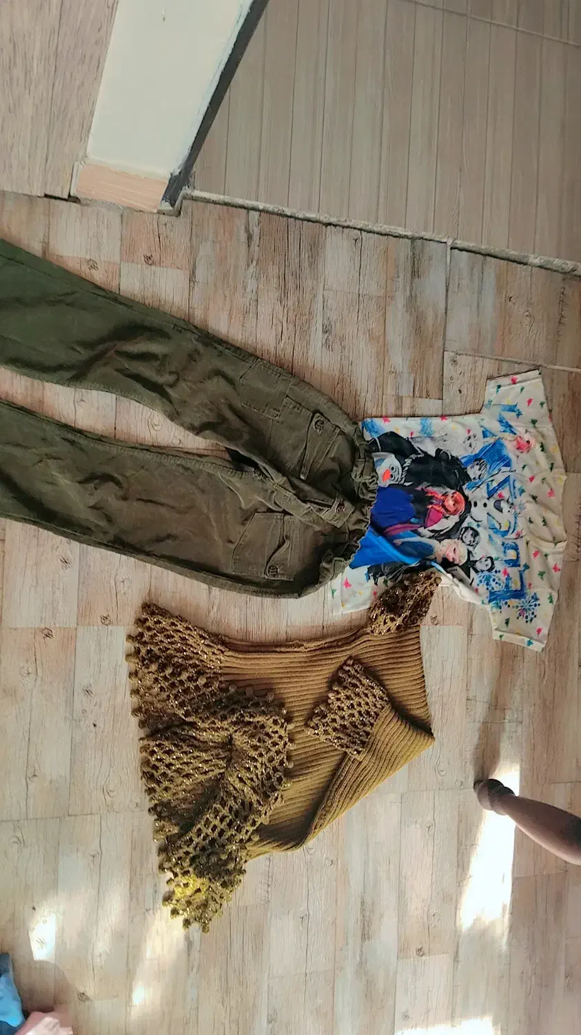 لباس ۳|لباس|تربتحیدریه, پارک پرستار|دیوار