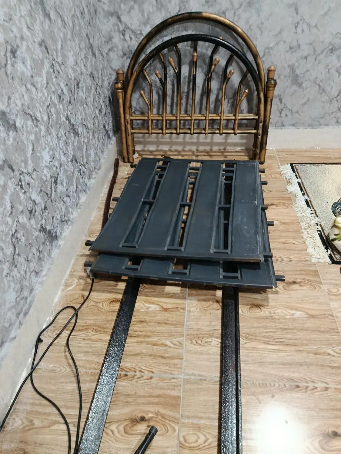 تخت قدیمی|تخت و سرویس خواب|امیدیه, |دیوار