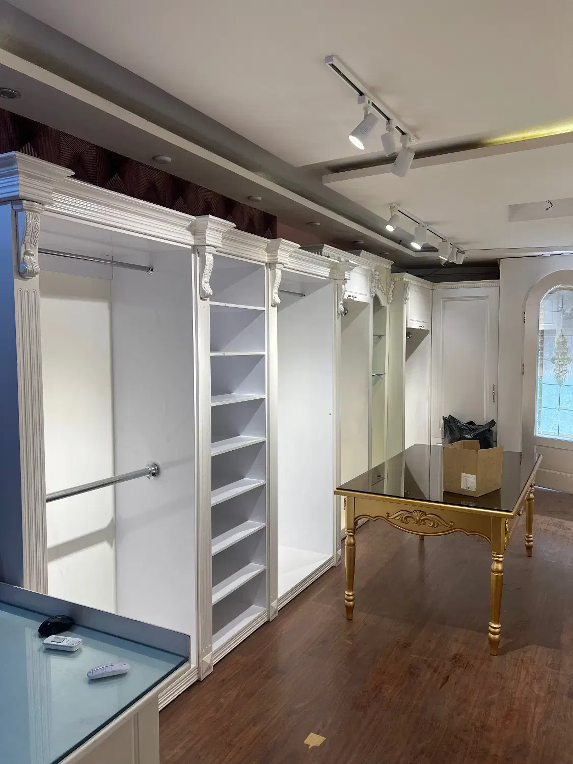 واگذاری دکور در حد نو قیمت توافقی|فروشگاه و مغازه|سبزوار, ولیعصر (نجار آباد)|دیوار