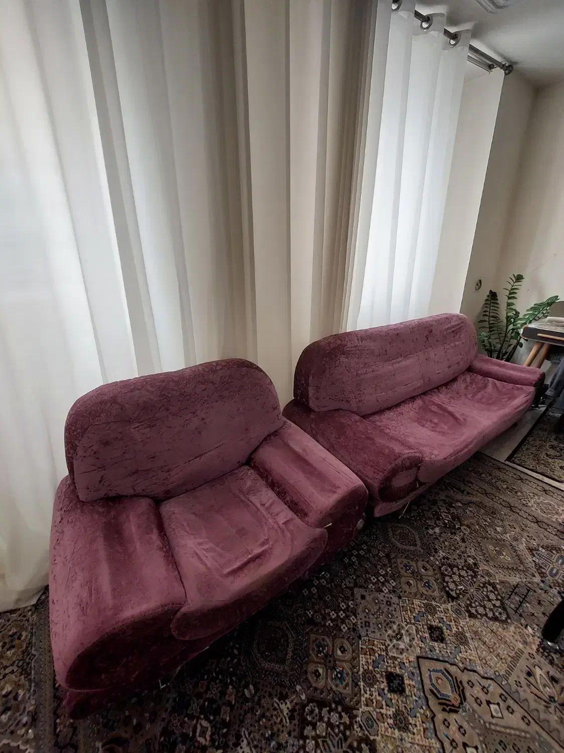 مبل ۷ نفره (نیاز به تعویض اسفنج دارد)|مبلمان خانگی و میز عسلی|شیراز, وصال|دیوار
