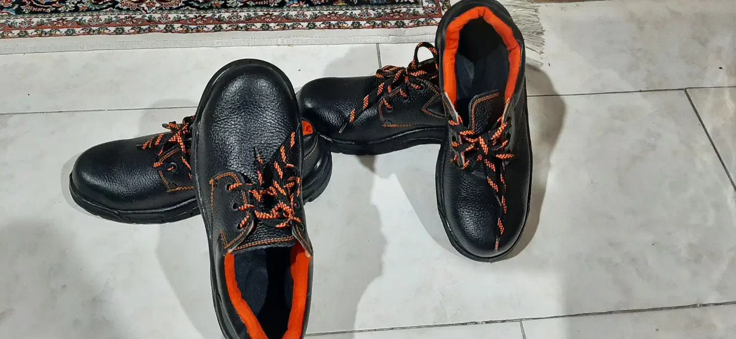 کفش ایمنی|کیف، کفش، کمربند|اندیشه, شهرک کوثر|دیوار