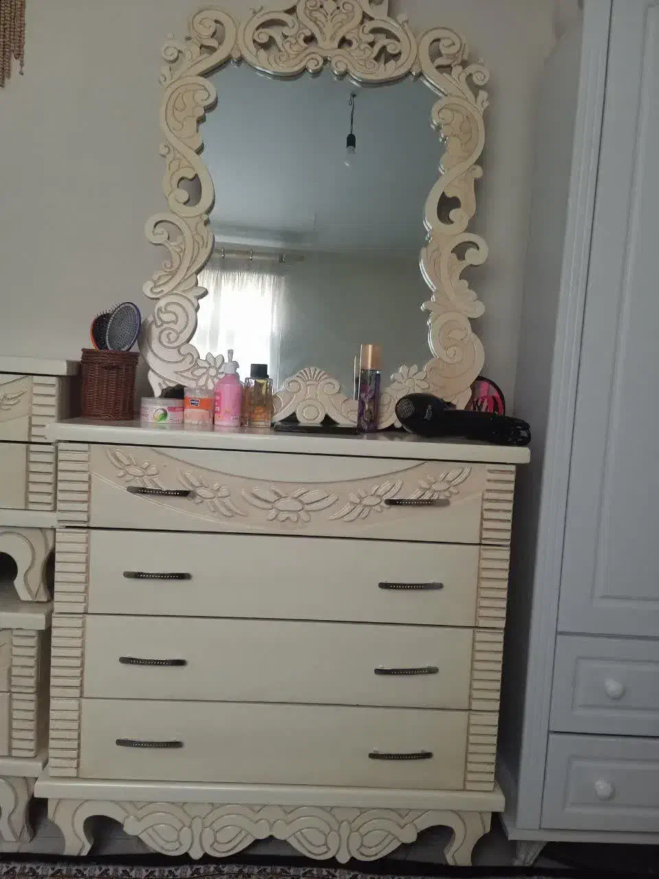 دراور چهار کشو همراه آینه ودو عدد عسلی کناره|جاکفشی، کمد، دراور|تهران, صد دستگاه|دیوار