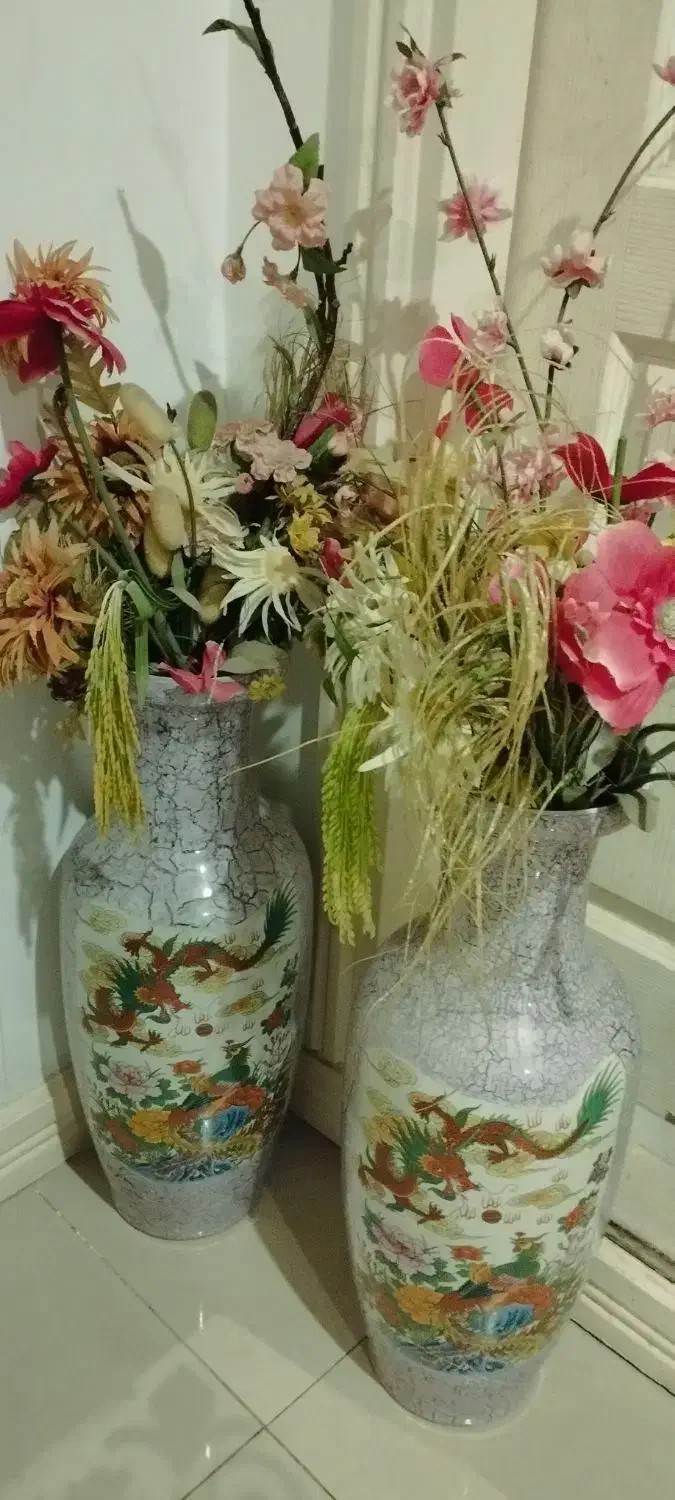 ۲عددگلدان باگلهای مصنوعی|صنایع دستی و سایر لوازم تزئینی|کیش, |دیوار