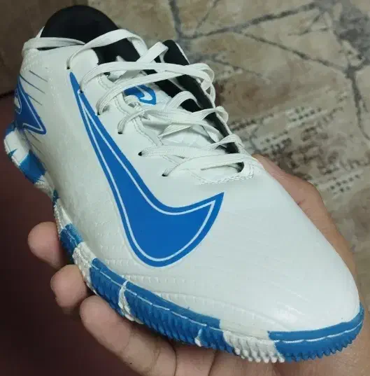 کفش فوتبال ، سالن و چمن|تجهیزات ورزشی|گرمی, |دیوار