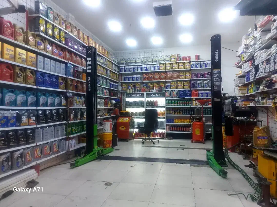 به یک مکانیک ماهر و باطری ساز نیازمندیم|استخدام صنعتی، فنی، مهندسی|تهران, فردوس|دیوار