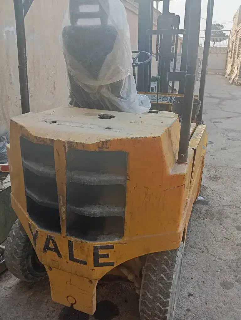 لیفتراک ۲.۵ تن امریکای|خودرو سنگین|اصفهان, باغ نگاره|دیوار