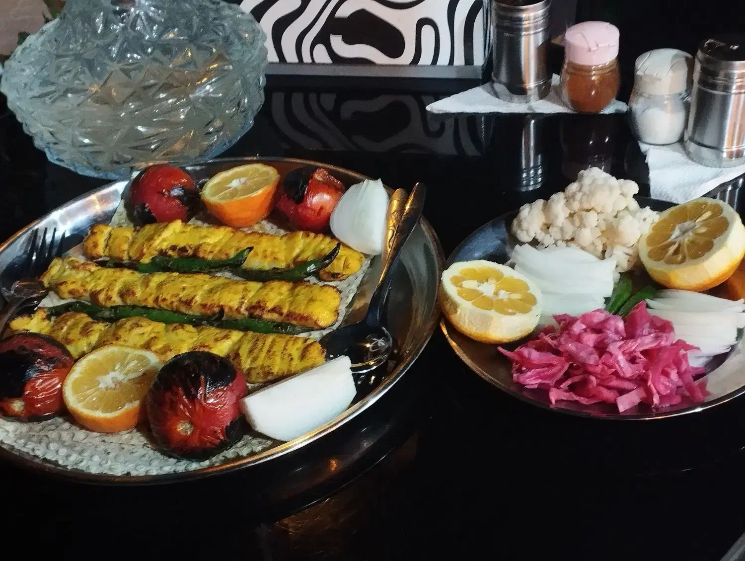 کلبه کباب|خدمات پذیرایی، مراسم|کیش, |دیوار