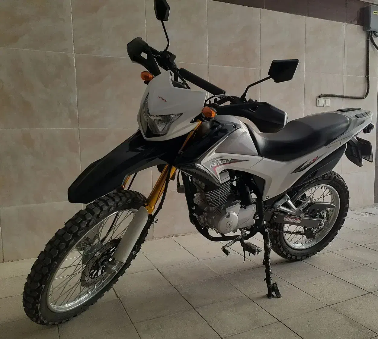 تریل پرواز ۲۰۰ مدل ۱۴۰۲ ، مثل صفر|موتورسیکلت|جهرم, |دیوار