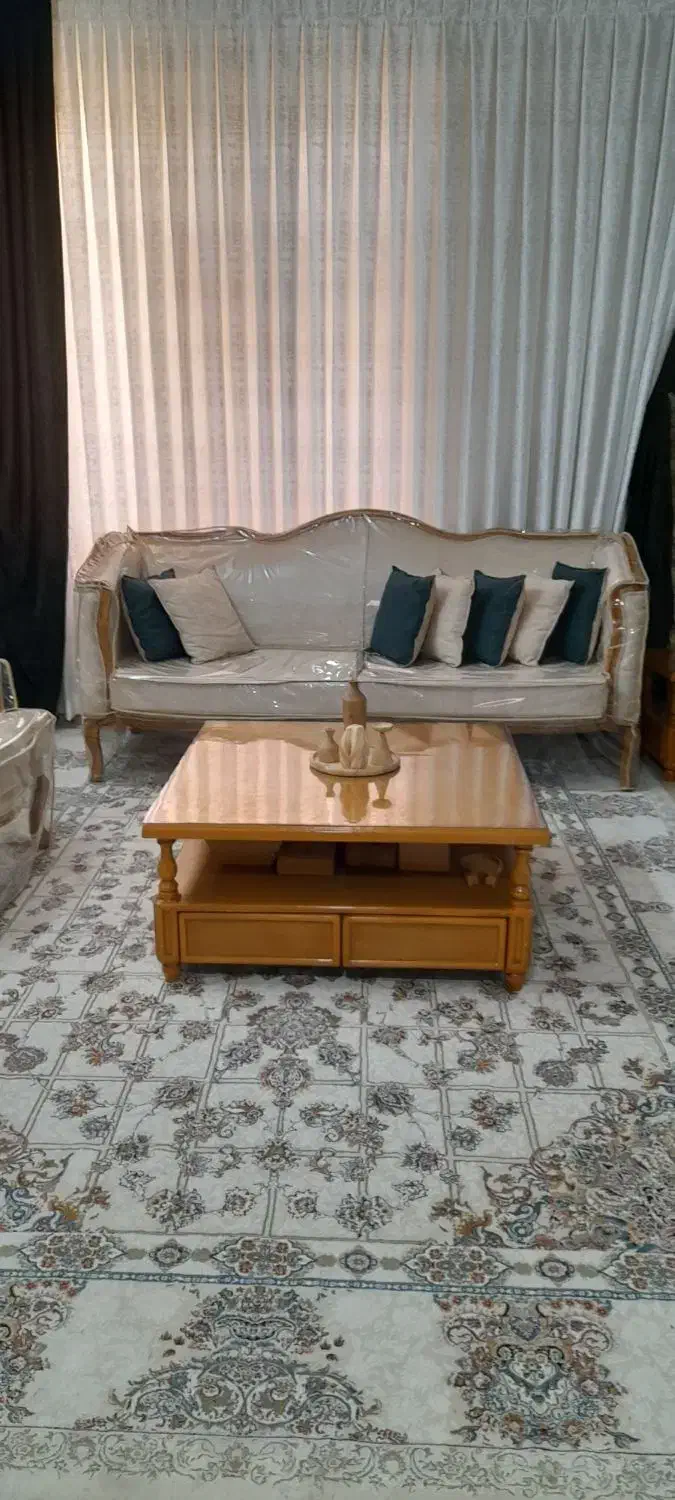 مبل|مبلمان خانگی و میز عسلی|اندیشه, اندیشه فاز ۴|دیوار