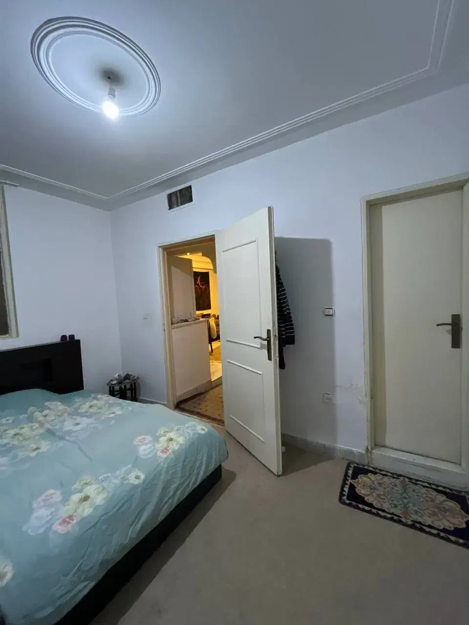 50 متر 3 طبقه تک واحدی طبقه همکف حیاط دار