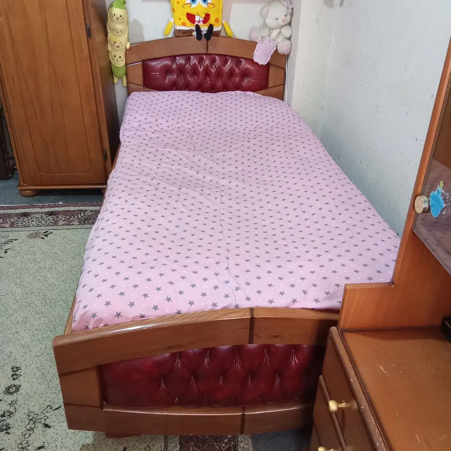 یک عدد تخت  تکی و بوفه  سه کشو  میز تلفن  پاتختی|مبلمان خانگی و میز عسلی|همدان, |دیوار