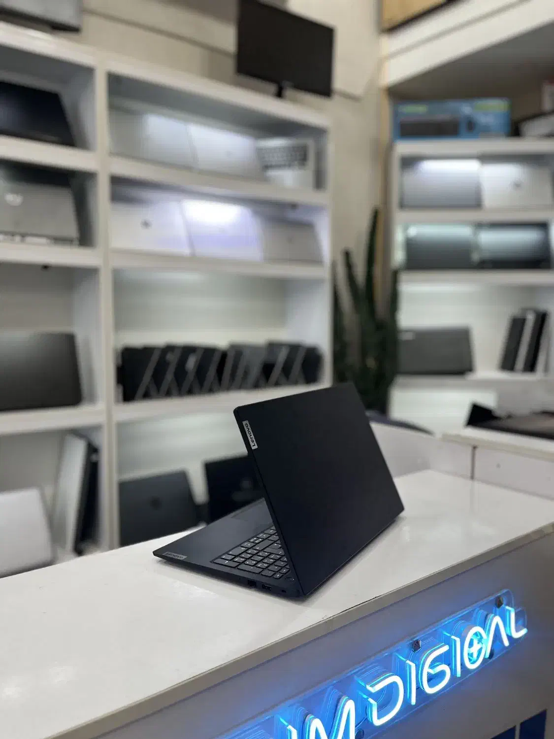 لنوو مدل v15 نسل ۱۱ گرافیک مجزا ۲ گیگ گارانتی دار|رایانه همراه|رشت, دیلمان|دیوار