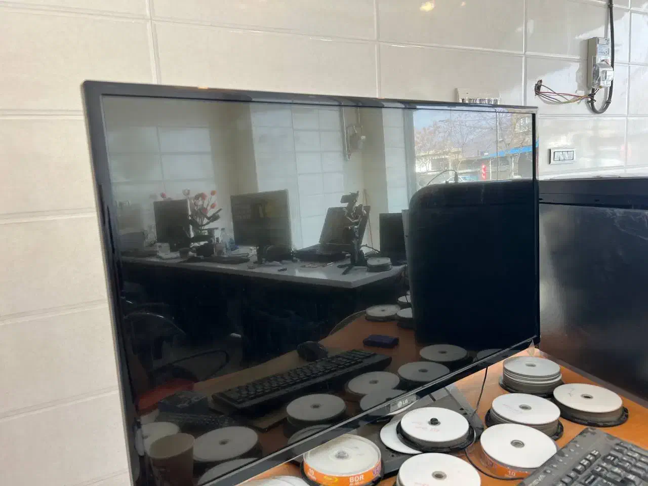 LED کاملا نو|تلویزیون و پروژکتور|بانه, |دیوار