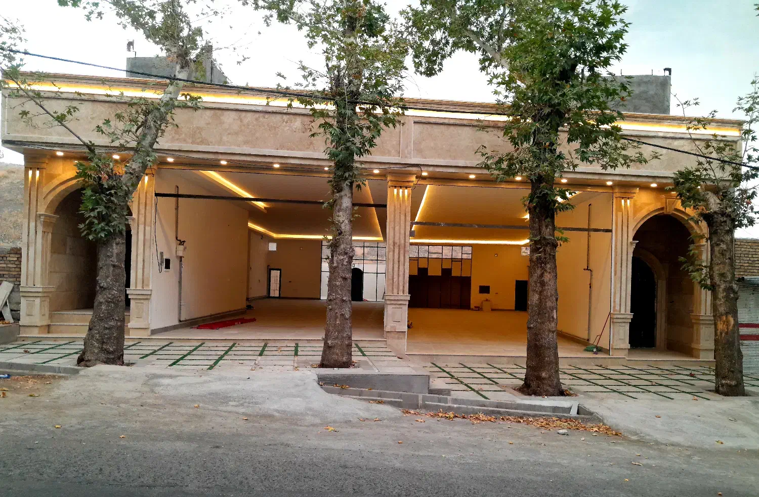 مغازه بزرگ|اجارهٔ مغازه و غرفه|خوی, |دیوار