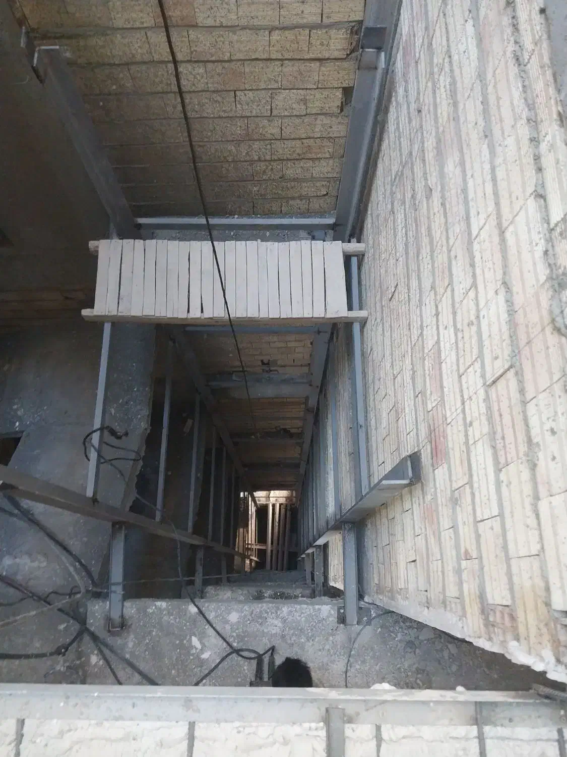 جوشکاری نبشی اسانسور|خدمات پیشه و مهارت|مرند, |دیوار