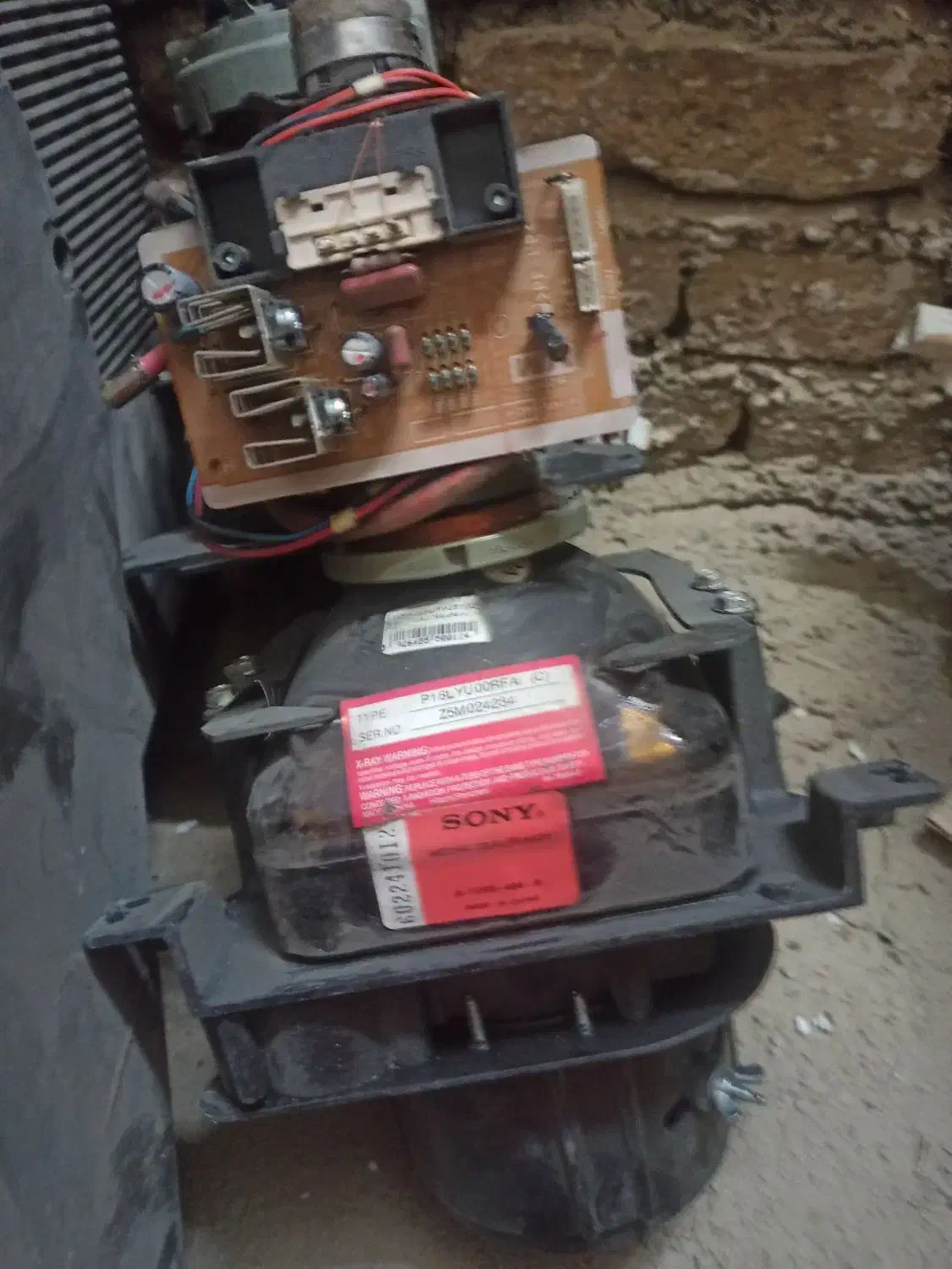 تلویزیون قدیمی|تلویزیون و پروژکتور|همدان, |دیوار