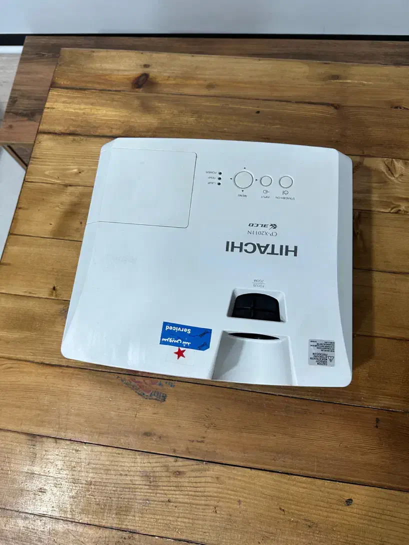 ویدیو پروژکتور هیتاچی اسپیکر قوی لامپ نو فابریک|تلویزیون و پروژکتور|شیراز, زرهی|دیوار