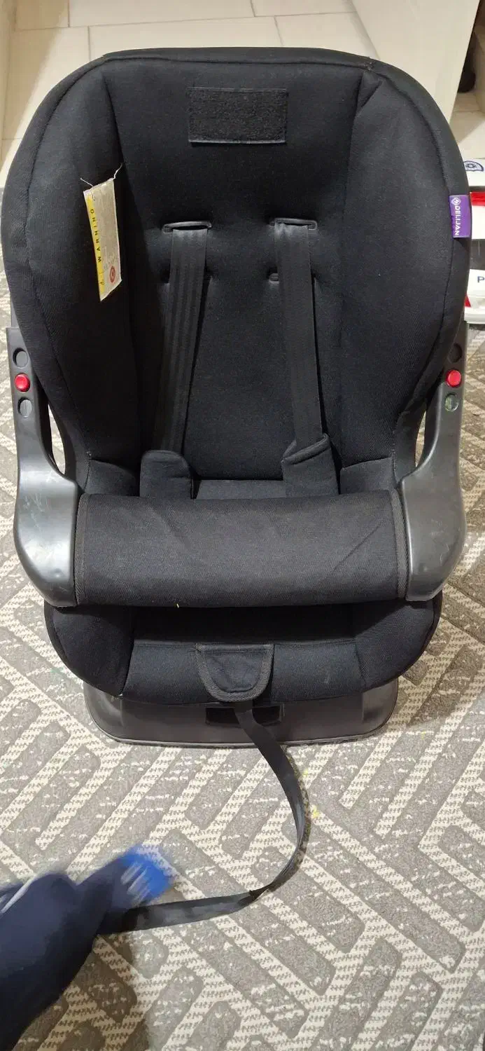 صندلی ماشین دلیجان سالم و کم کارکرد|تخت و صندلی بچه|تهران, شهرک شهید باقری|دیوار