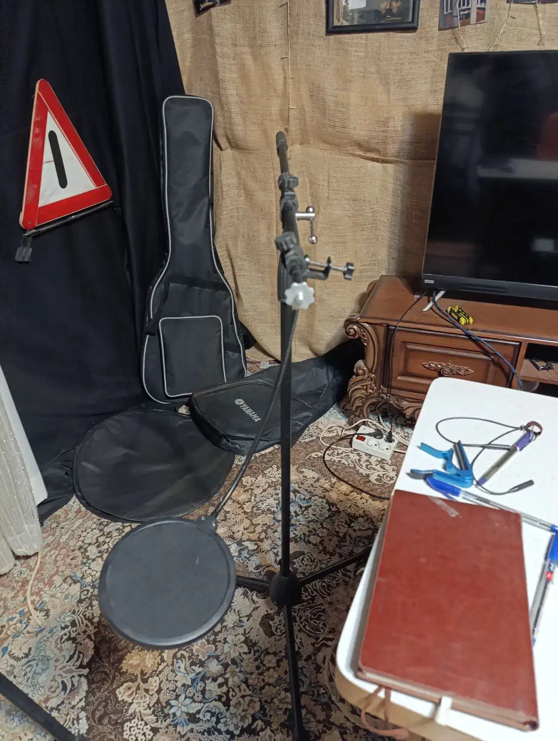 لوازم استودیو|آلات موسیقی|اندیشه, اندیشه فاز ۳|دیوار