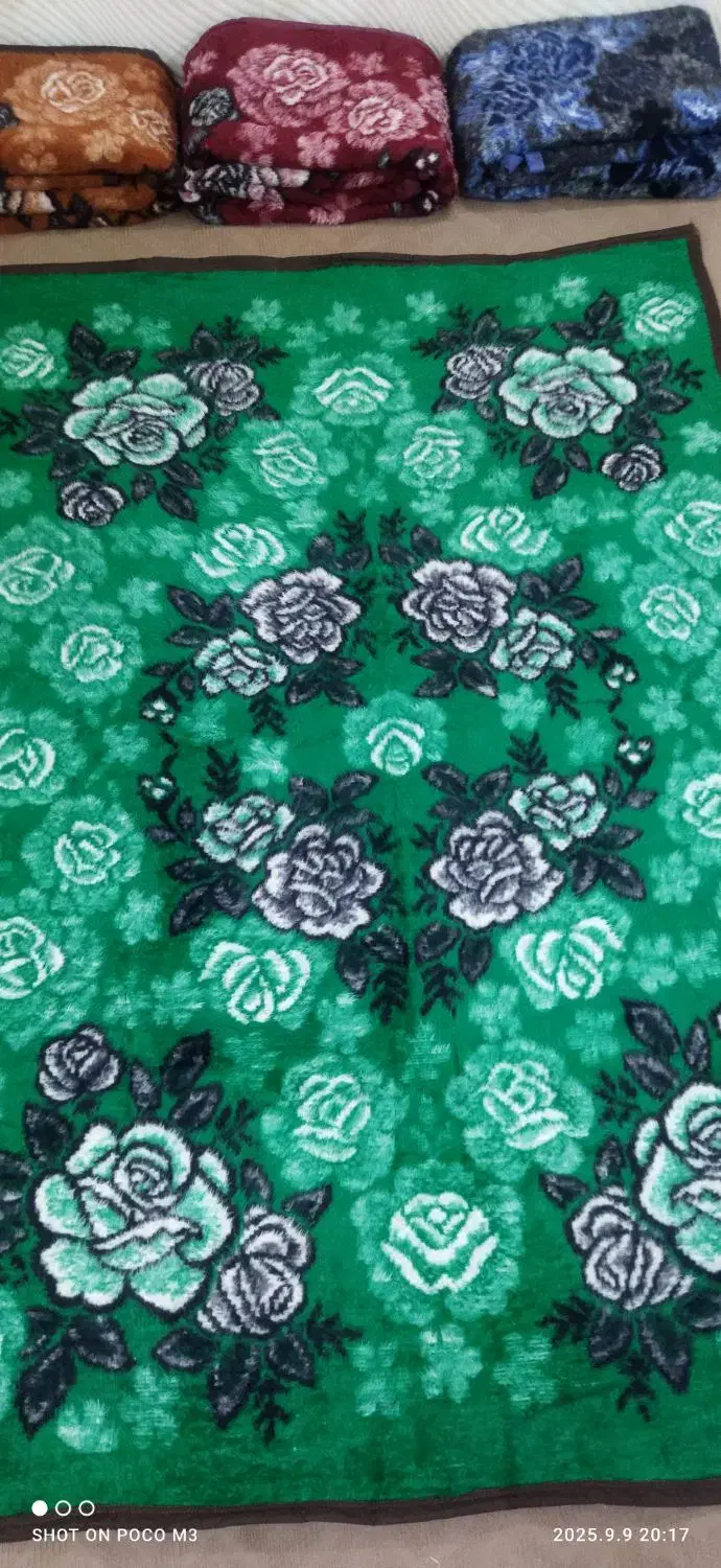 ۵۰ عدد پتو پشمی گلدار|رختخواب، بالش، پتو|اردبیل, |دیوار