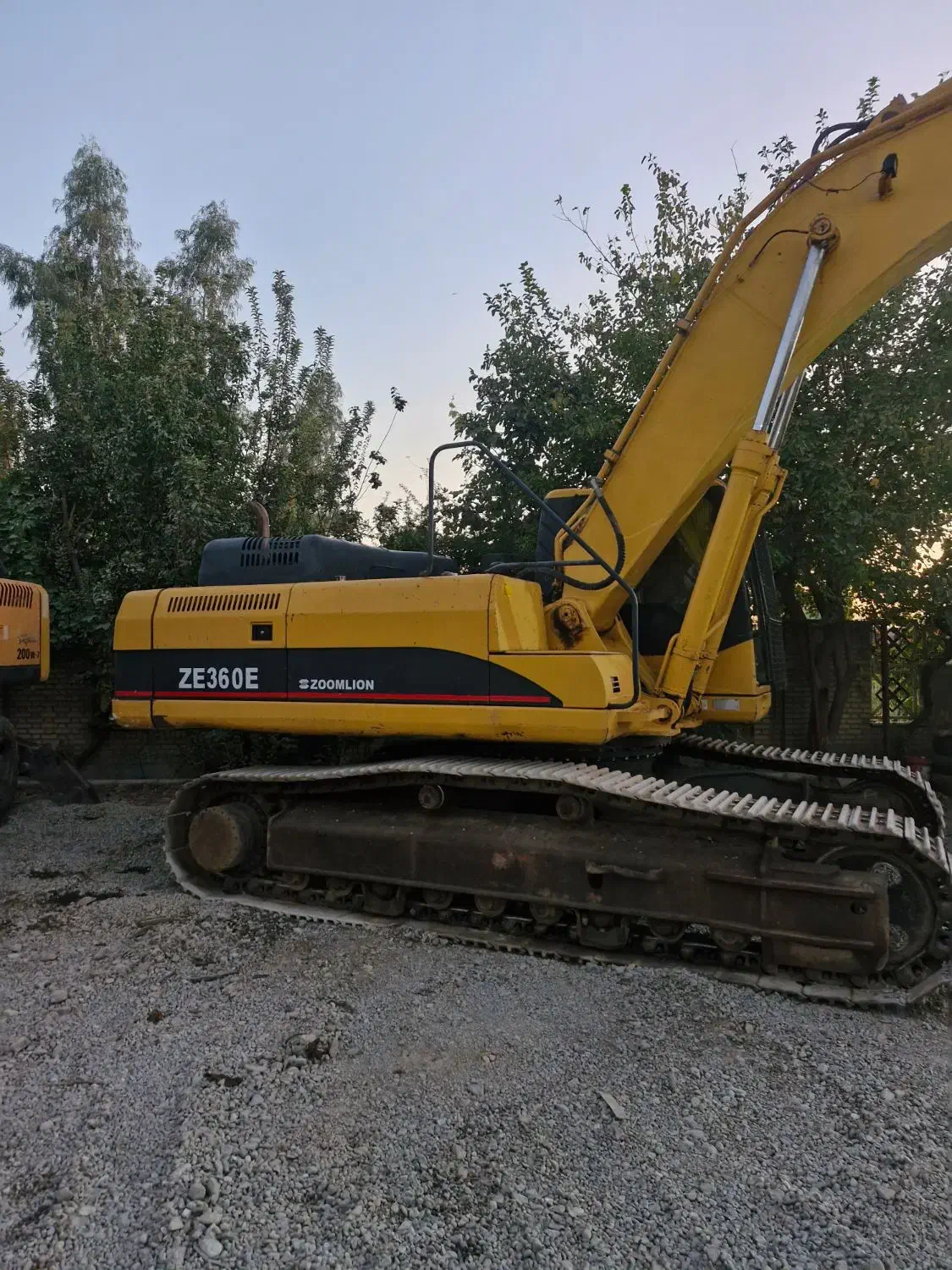 زوم لایون ۳۶۰ مدل ۲۰۱۴|خودرو سنگین|اسلام‌شهر, باغ فیض|دیوار