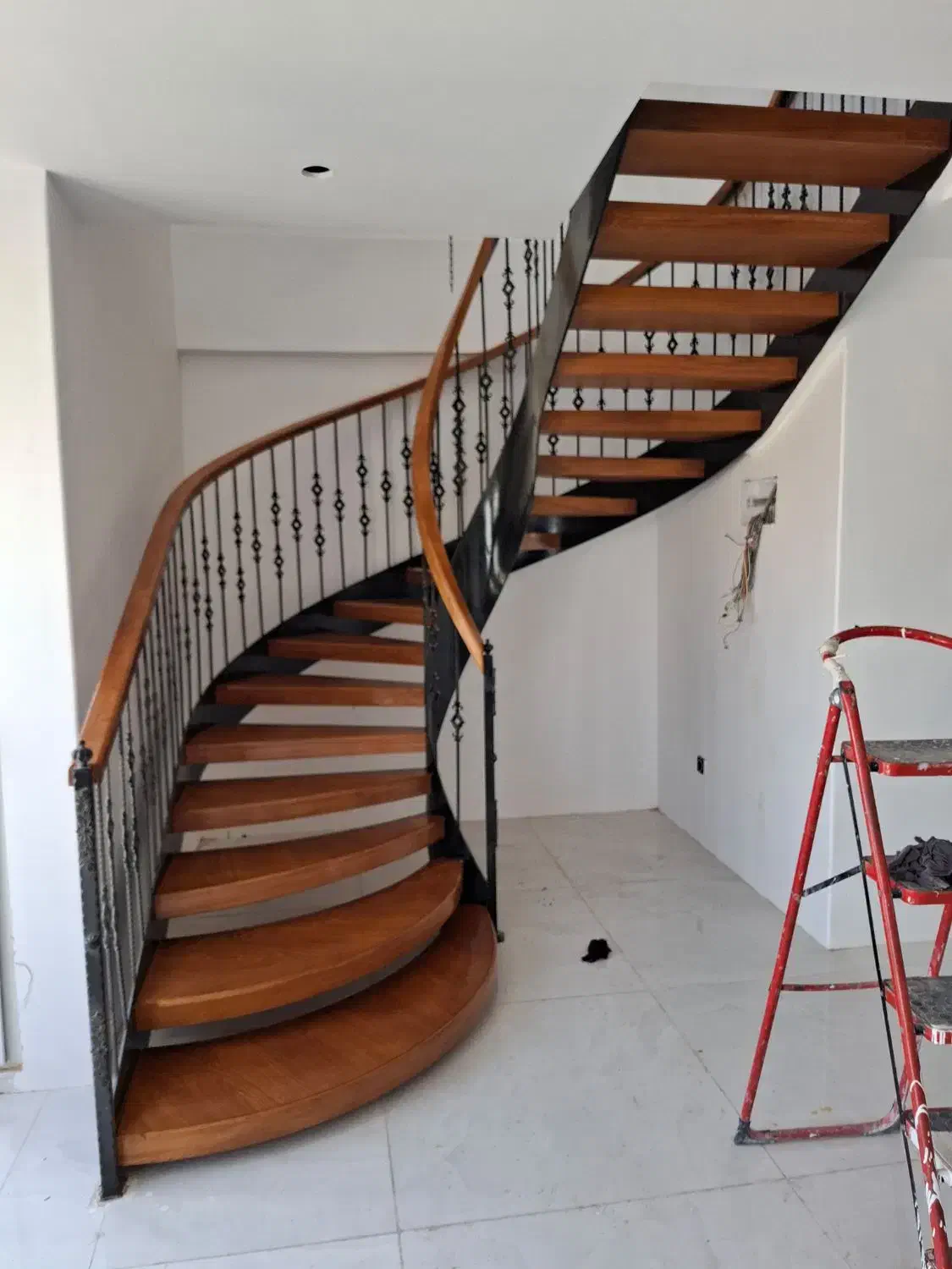 نرده پله چوبی دوبلکس|خدمات پیشه و مهارت|بندرعباس, |دیوار