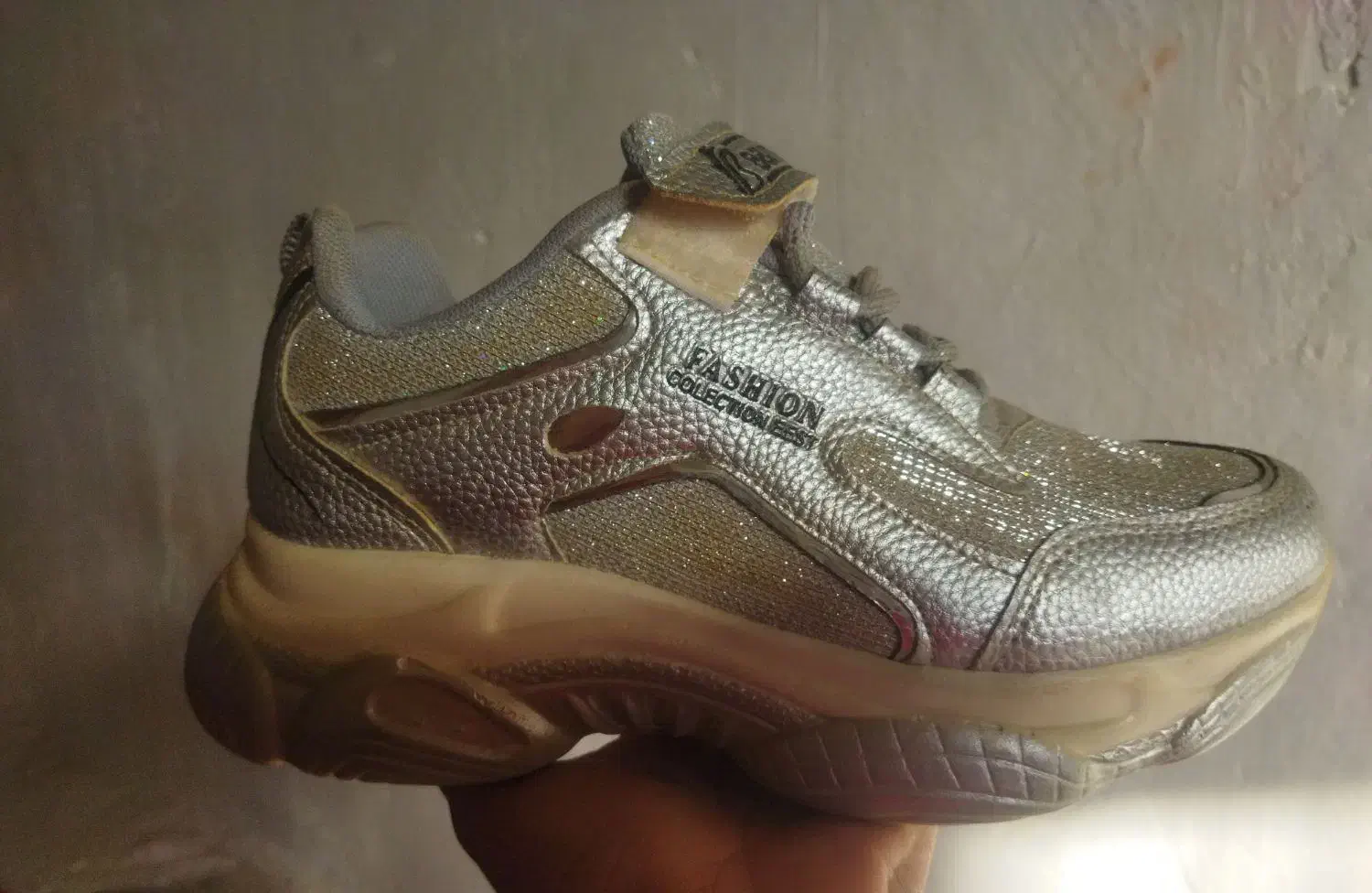 کفش اسپرت نقره ای|کیف، کفش، کمربند|اسلامآباد غرب, |دیوار