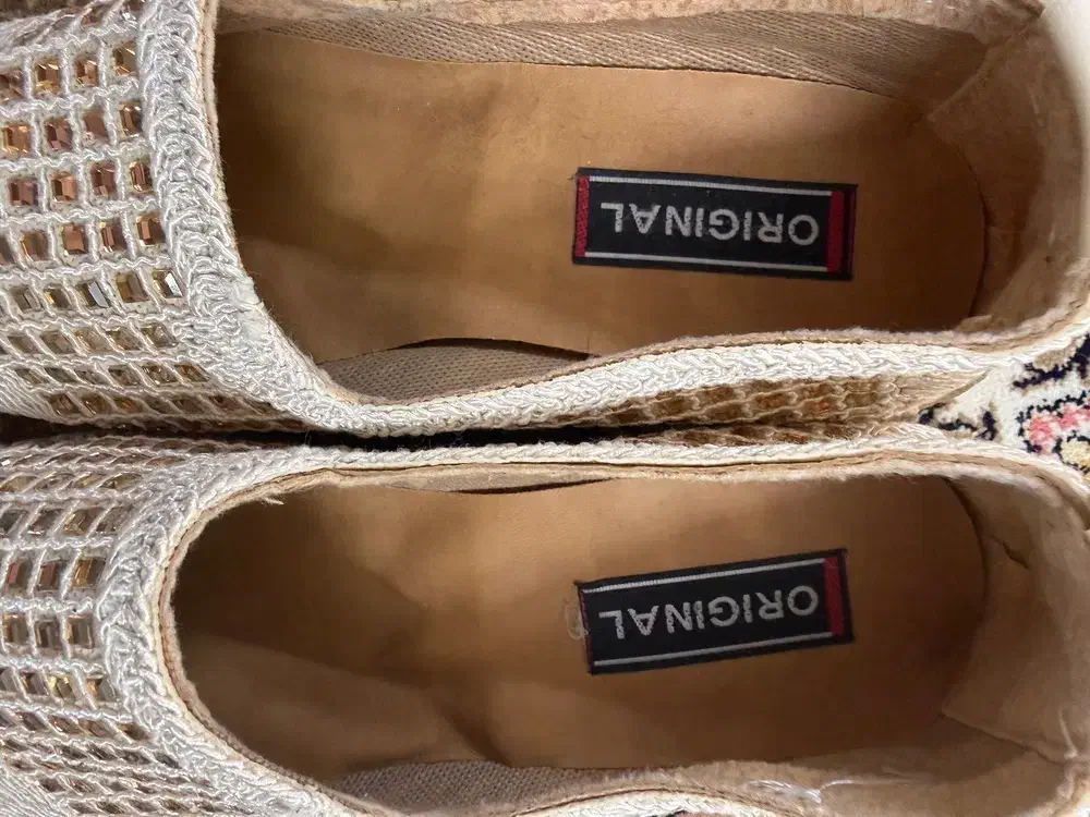 کفش|کیف، کفش، کمربند|بروجرد, |دیوار