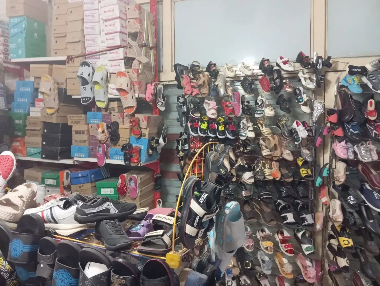 فروش تمام اجناس کفش و دمپایی وقفسه|کیف، کفش، کمربند|نسیمشهر, |دیوار