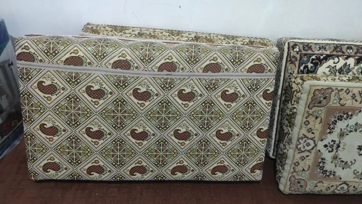 پشتی محکم  سالم زیپ دار|پشتی|همدان, |دیوار