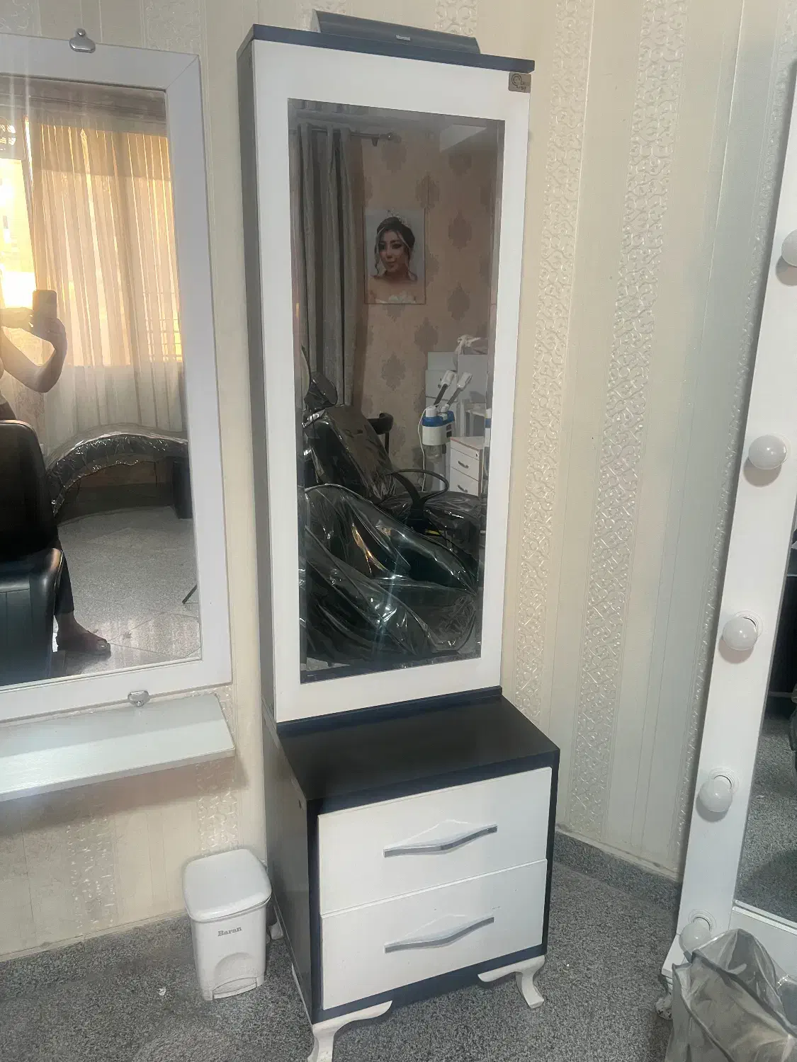 دکور ام دی اف سالم و تمیز در حد نو|آرایشگاه و سالن‌های زیبایی|کرج, شهرک جهان‌نما|دیوار